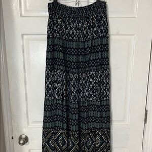 Elegant Black and Blue Patterned Skirt